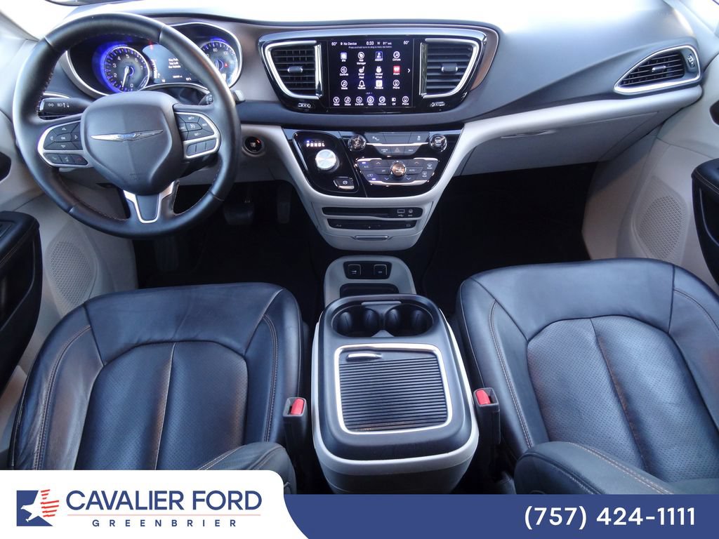Used 2017 Chrysler Pacifica Touring-L Plus FWD image 18