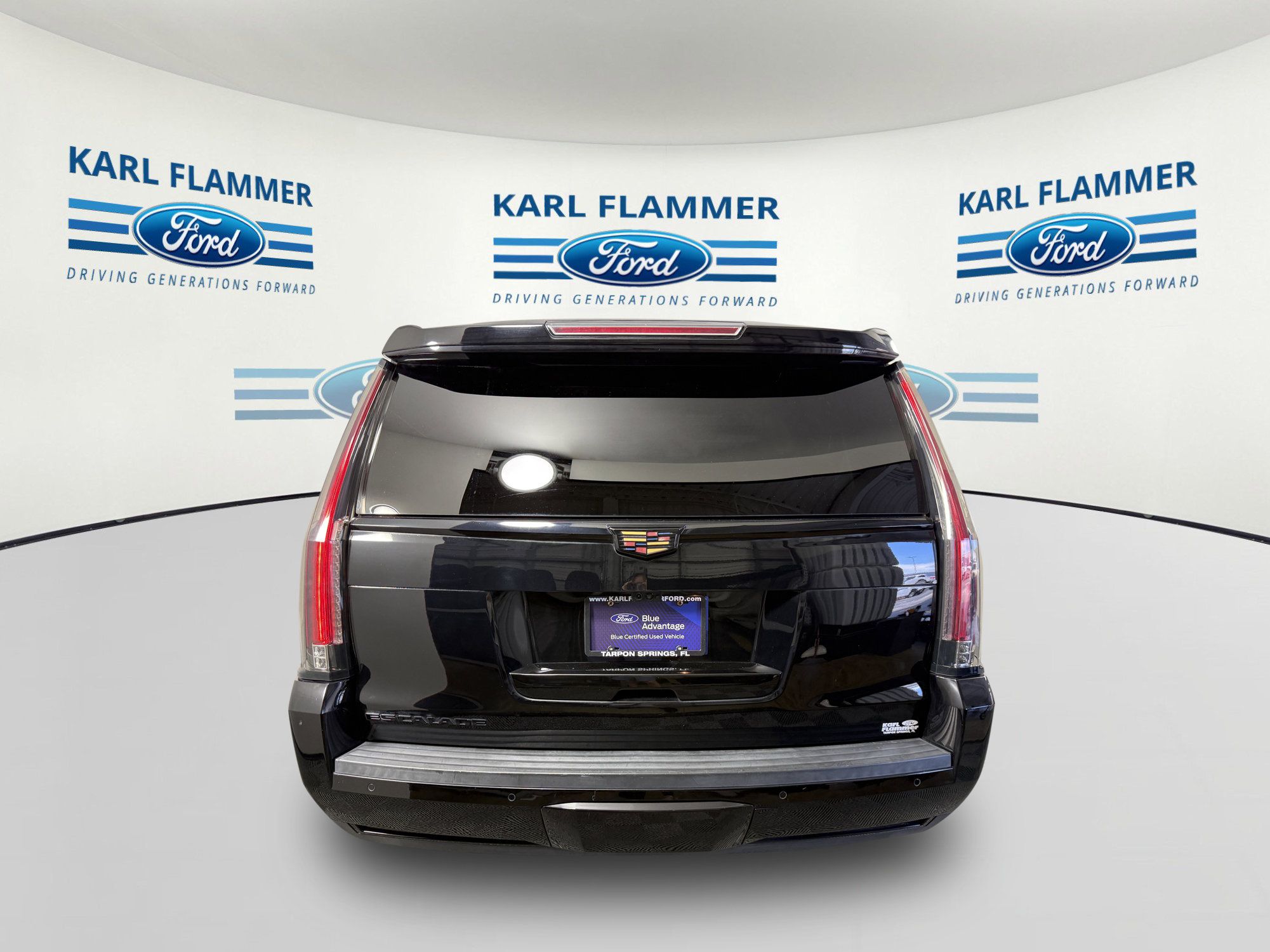 Used 2020 Cadillac Escalade Luxury RWD image 4