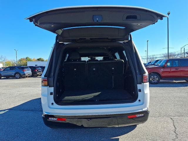 Used 2023 Jeep Wagoneer 4WD image 27