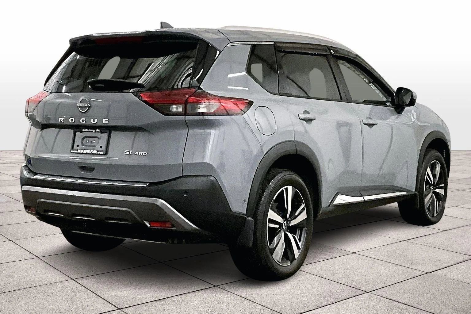 Used 2023 Nissan Rogue SL w/ SL Premium Package image 11