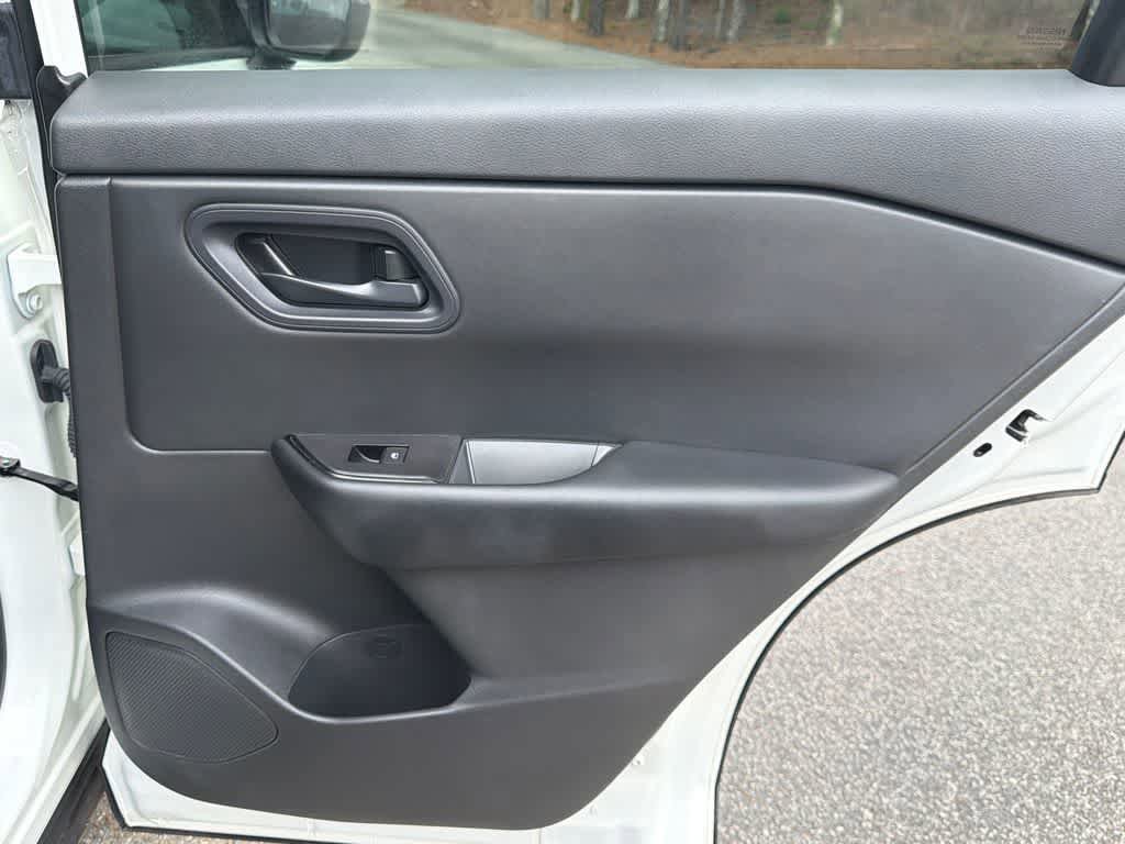 Used 2024 Nissan Rogue S FWD image 14