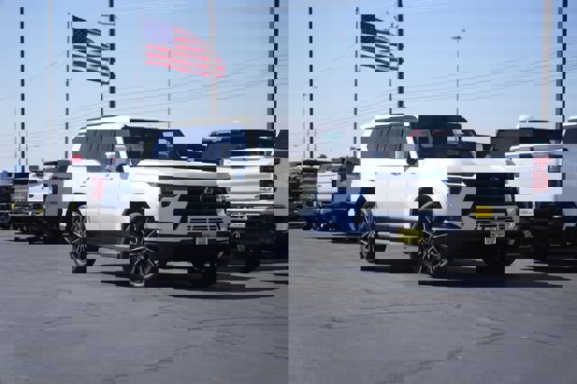 Used 2025 Lexus GX 550 w/ Cold Area Package image 2