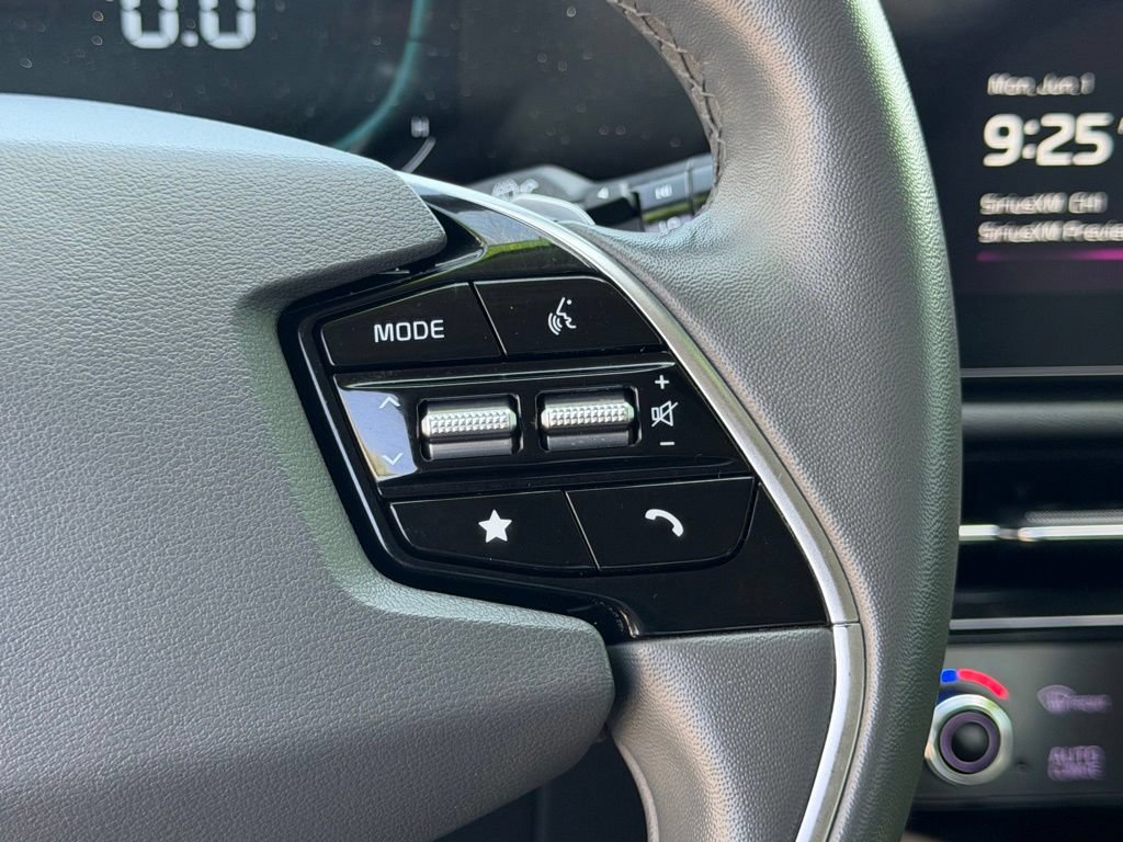 Used 2023 Kia Niro EX Touring FWD image 29