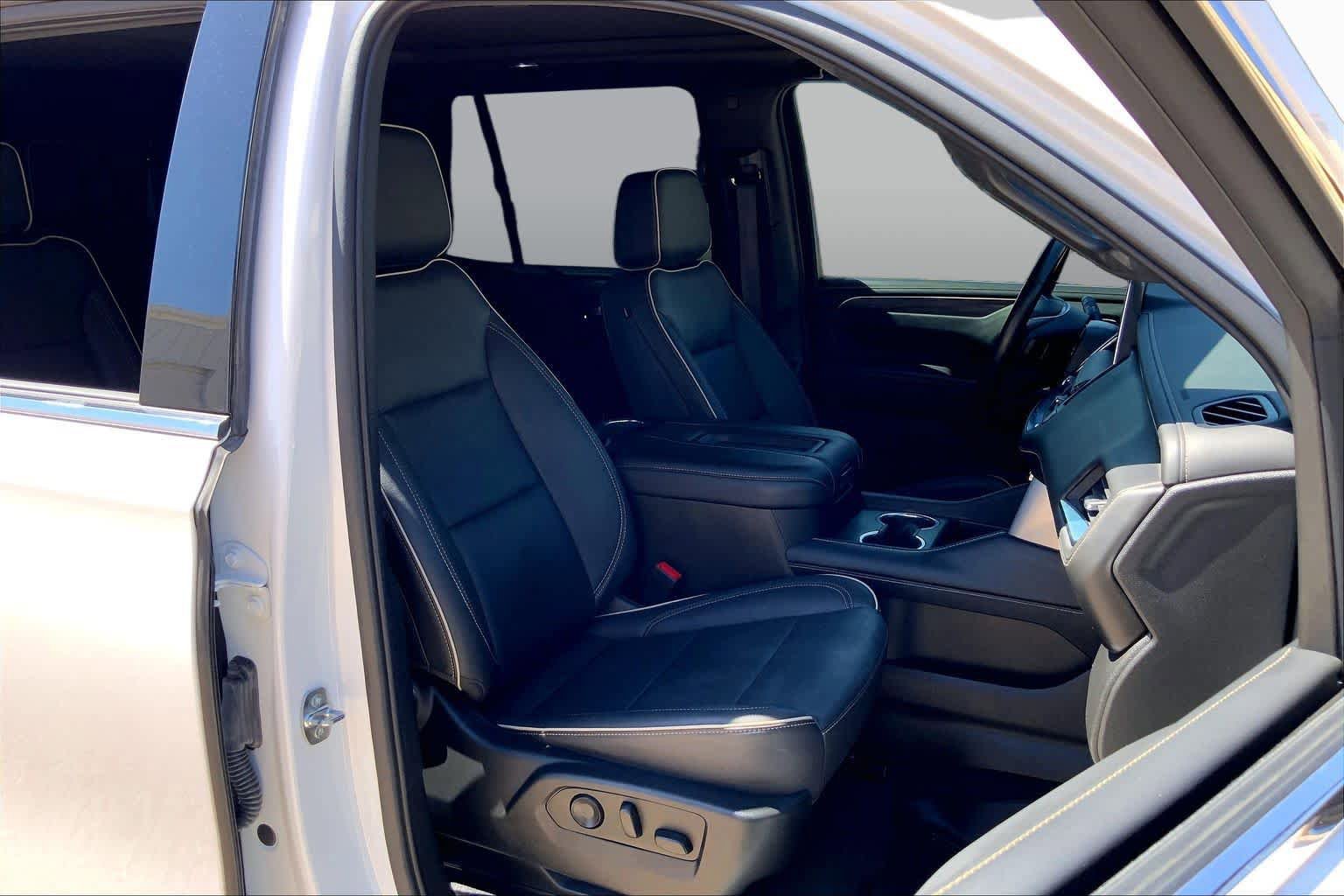Used 2023 GMC Yukon SLT AWD/4WD image 9