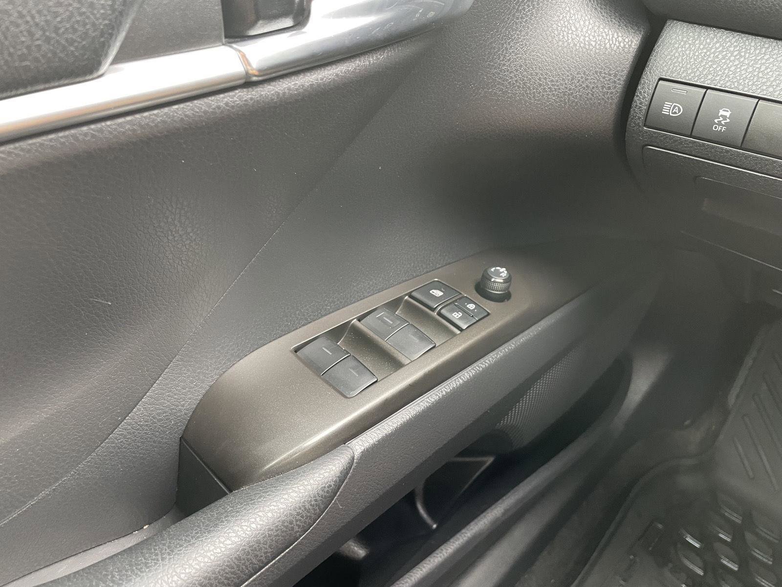 Used 2023 Toyota Camry SE w/ Convenience Package FWD image 28