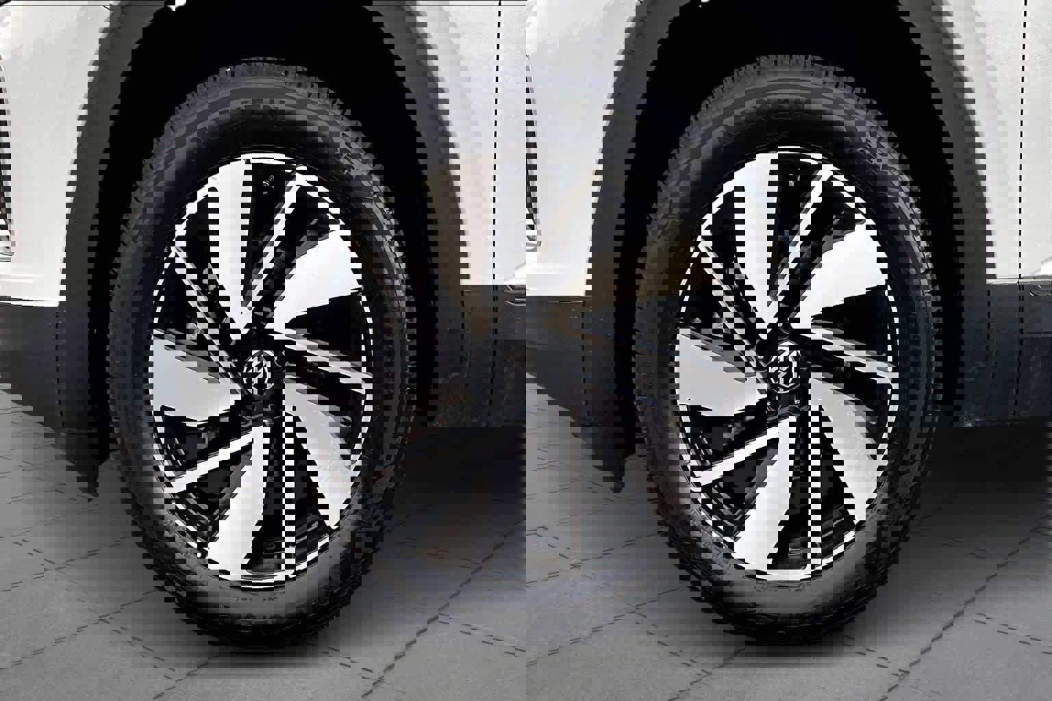 Used 2025 Volkswagen Atlas SE image 10