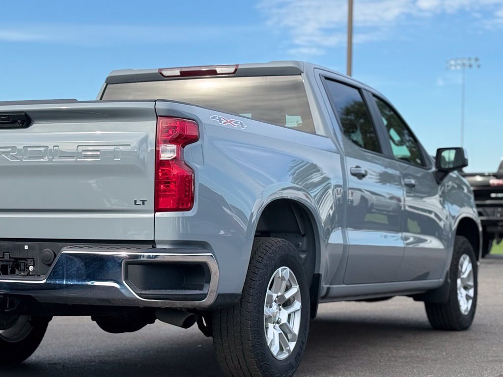 Used 2024 Chevrolet Silverado 1500 LT AWD/4WD image 32