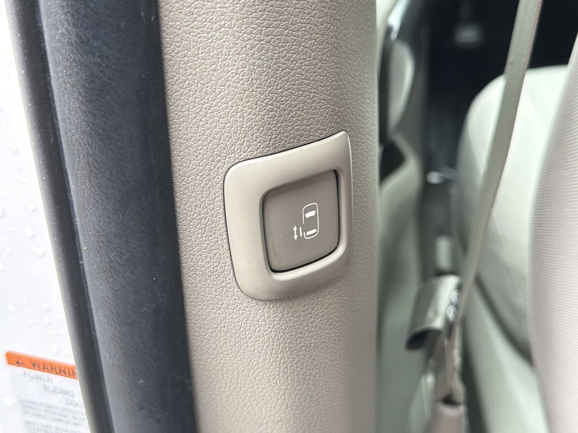 Used 2021 Kia Sedona LX image 27