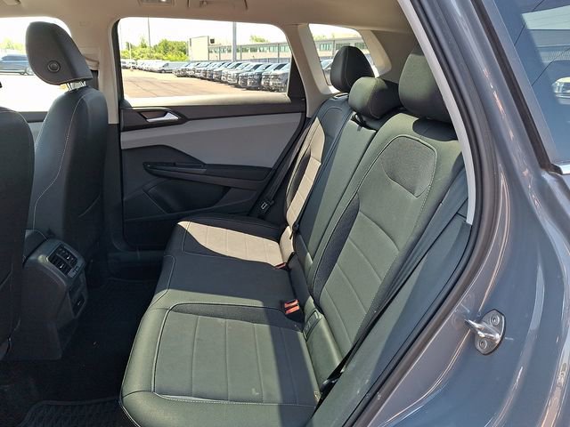 Used 2023 Volkswagen Taos SE w/ Panoramic Sunroof Package AWD/4WD image 9