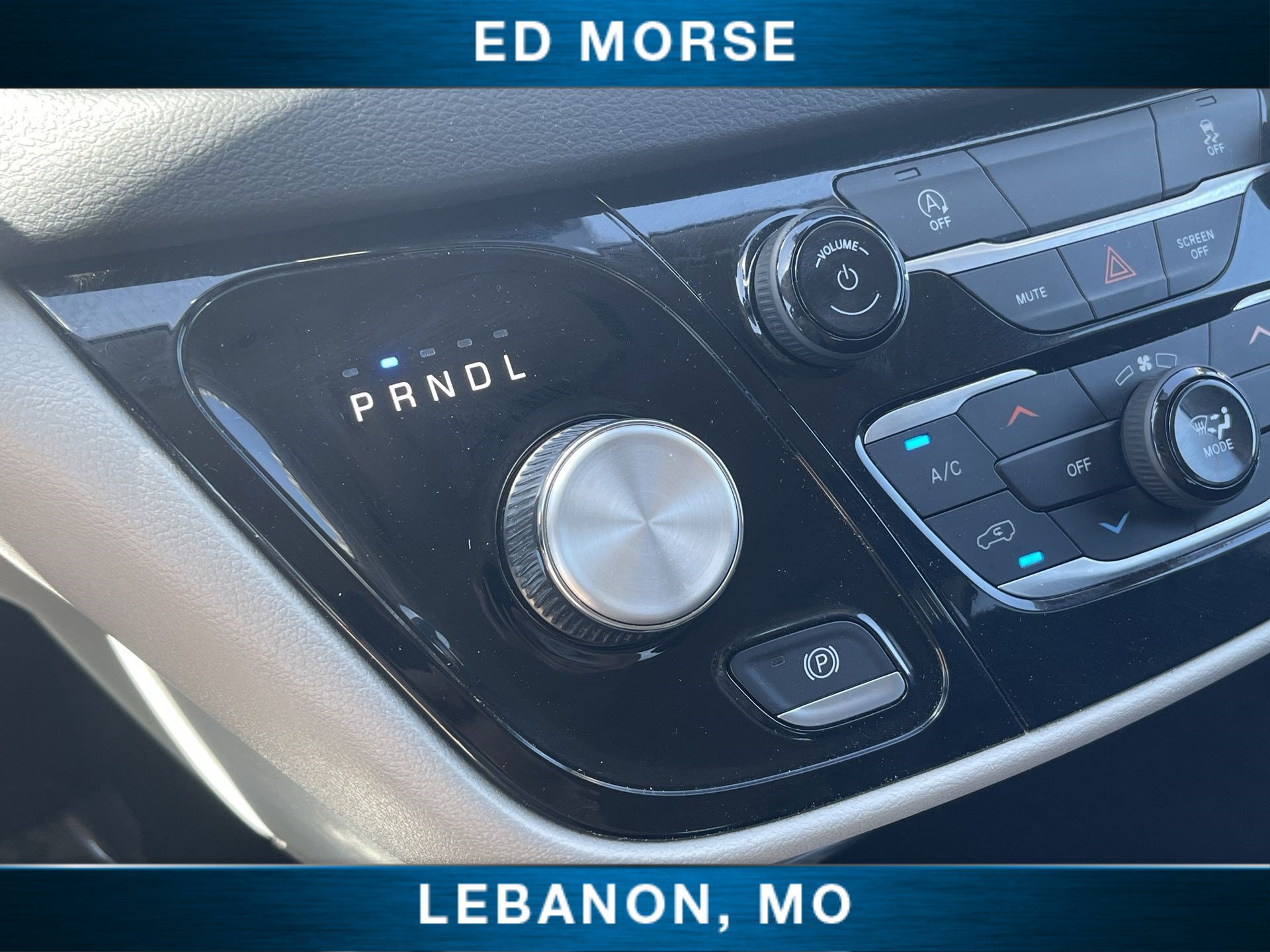 Used 2024 Chrysler Voyager LX FWD image 15