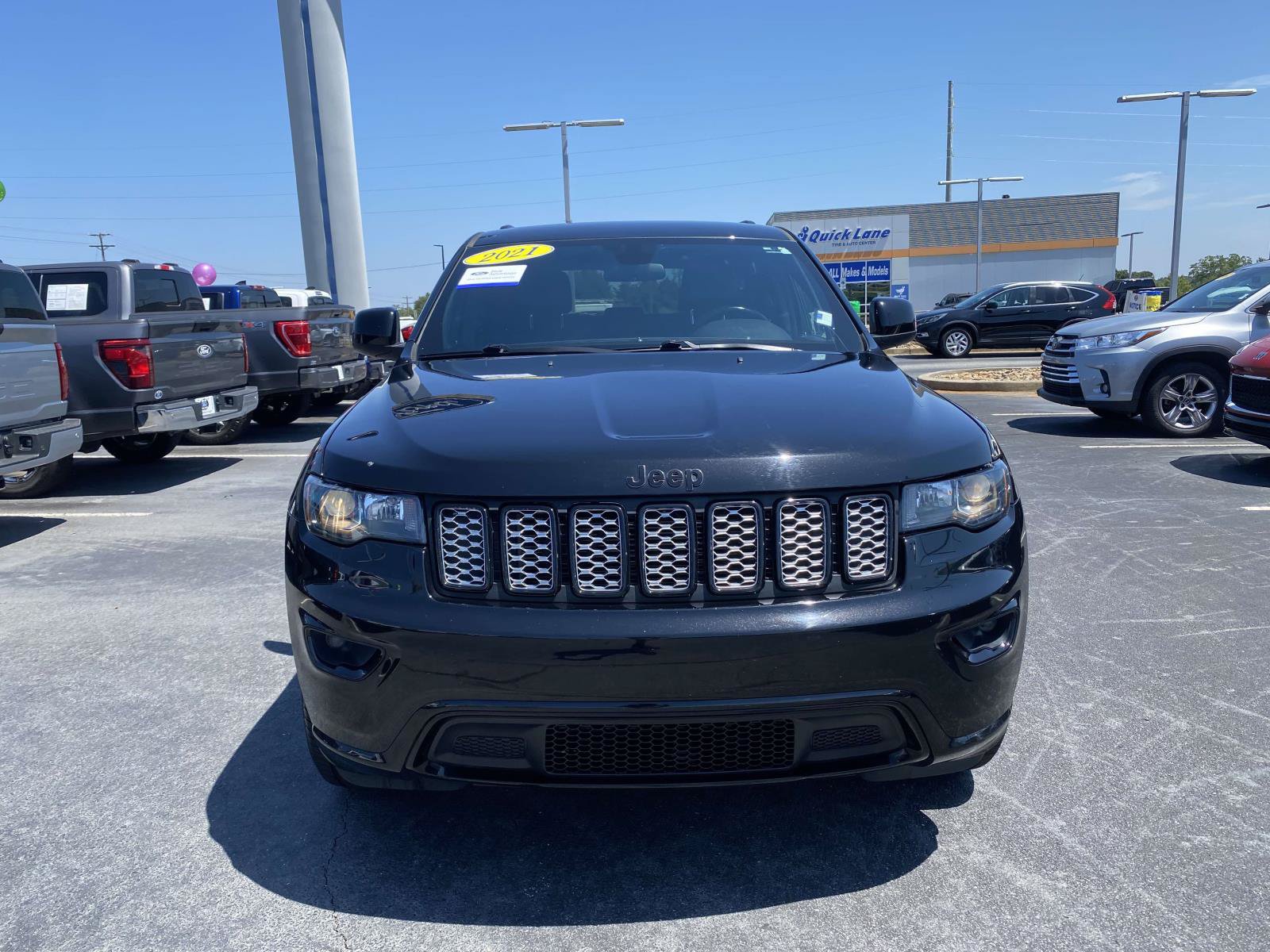 Used 2021 Jeep Grand Cherokee Laredo X RWD image 2