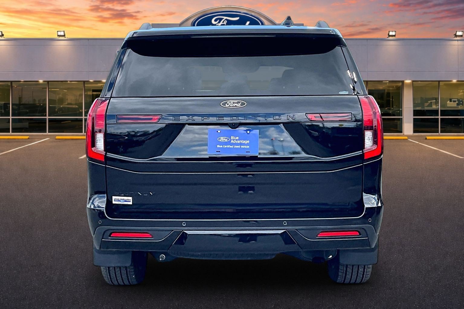 Certified 2025 Ford Expedition Platinum w/ Stealth Performance Package AWD/4WD image 4