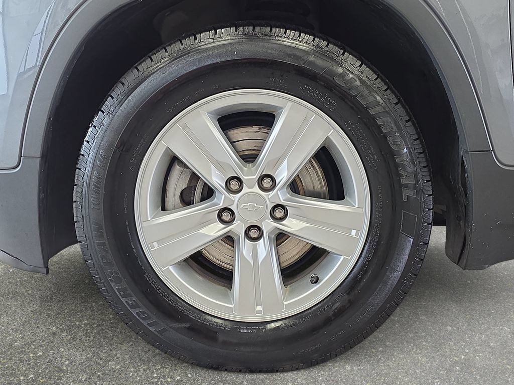 Used 2020 Chevrolet Trax LS FWD image 28