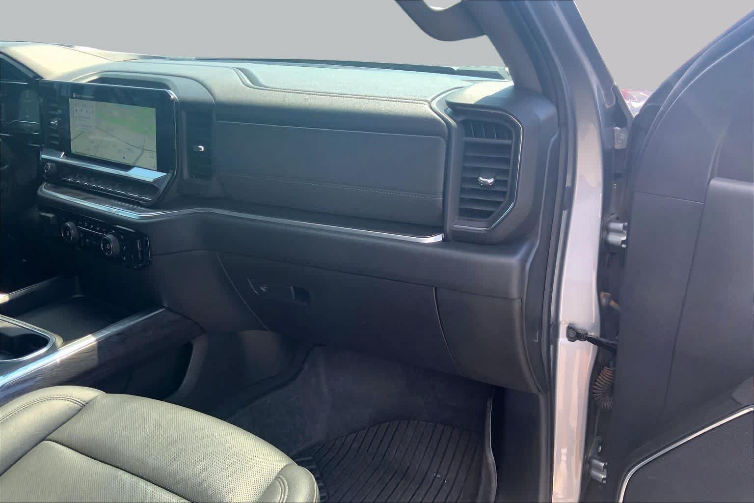 Used 2025 Chevrolet Silverado 2500 LTZ w/ LTZ Convenience Package AWD/4WD image 19