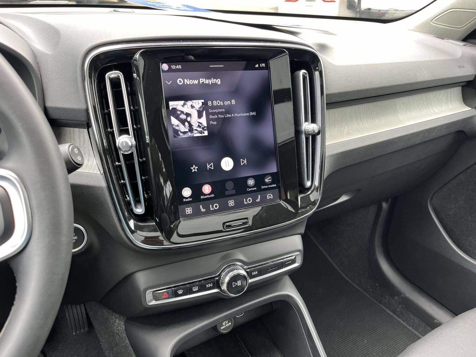 Used 2025 Volvo XC40 B5 Plus AWD/4WD image 24