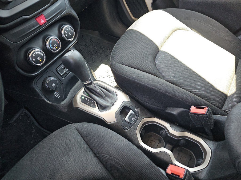 Used 2017 Jeep Renegade Latitude AWD/4WD image 30