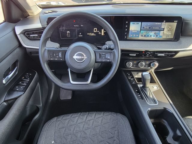 Used 2025 Nissan Kicks SV w/ Charging Package FWD image 13