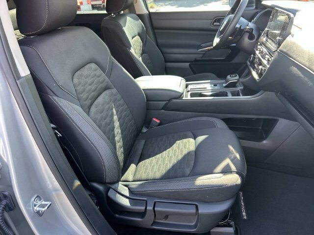 Used 2025 Nissan Pathfinder S FWD image 29