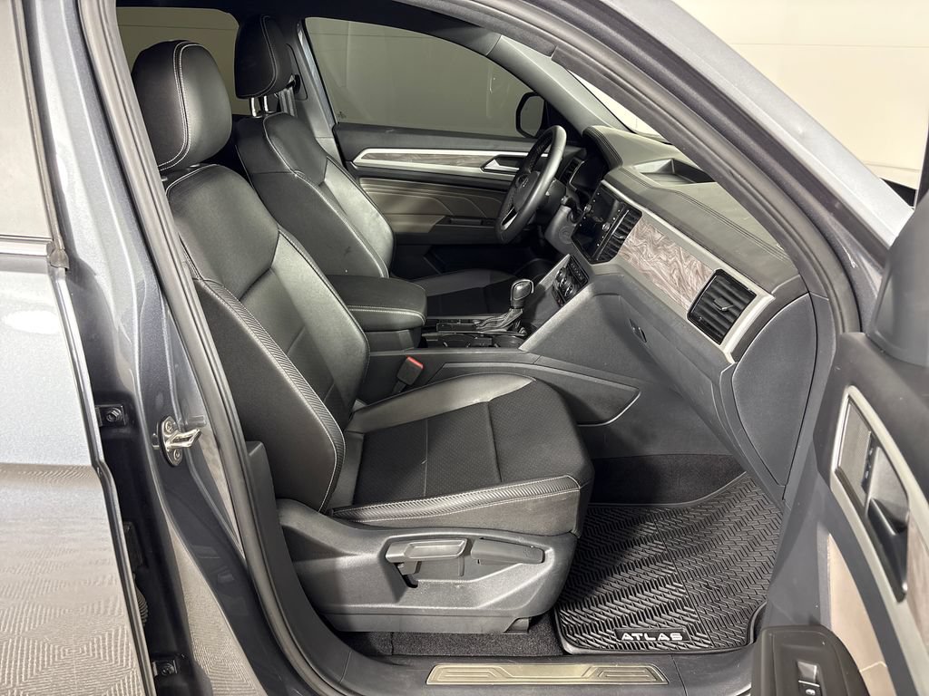 Used 2023 Volkswagen Atlas Cross Sport SE FWD image 5