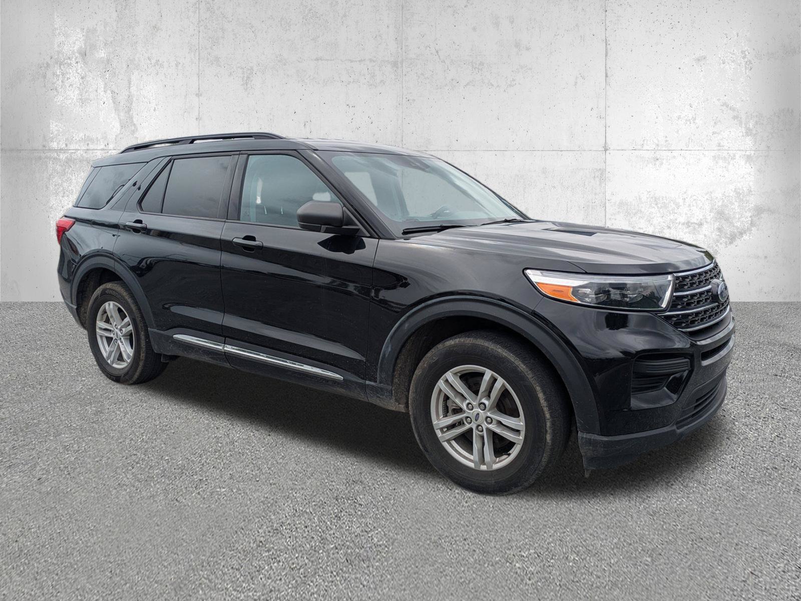 Certified 2023 Ford Explorer XLT AWD/4WD image 2