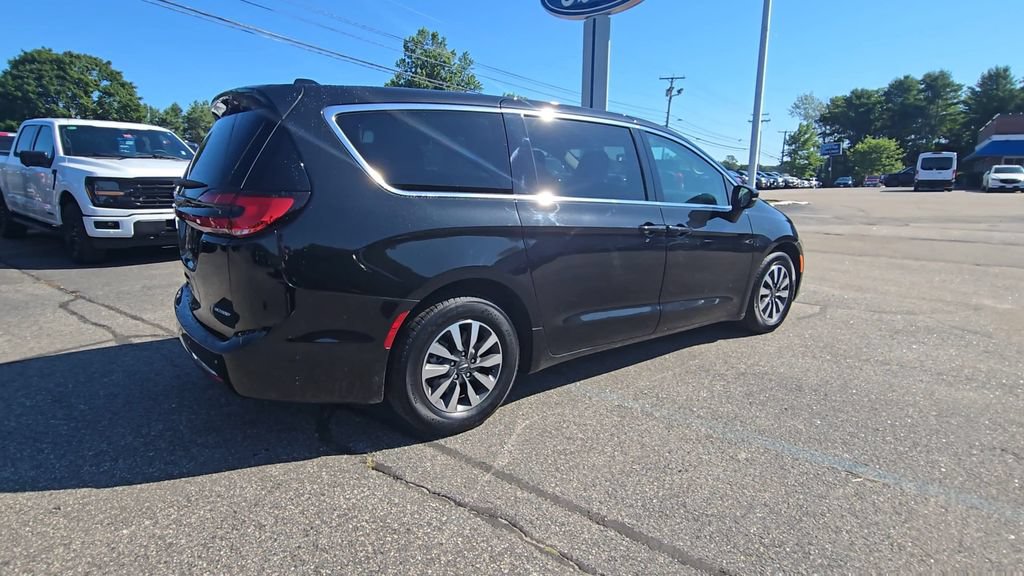 Used 2024 Chrysler Pacifica Limited FWD image 19