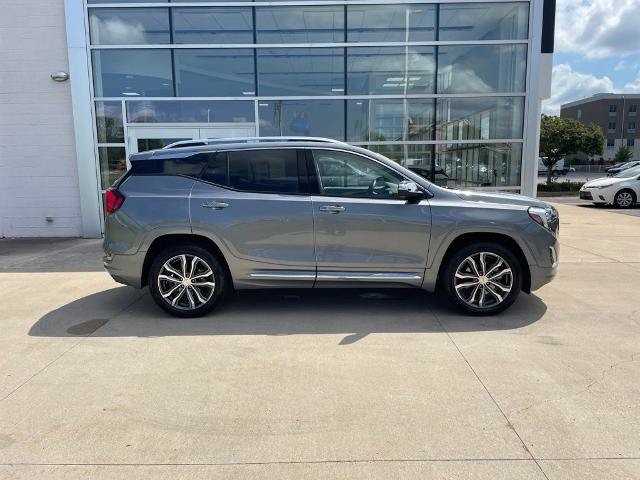 Used 2020 GMC Terrain Denali w/ Denali Premium Package AWD/4WD image 4