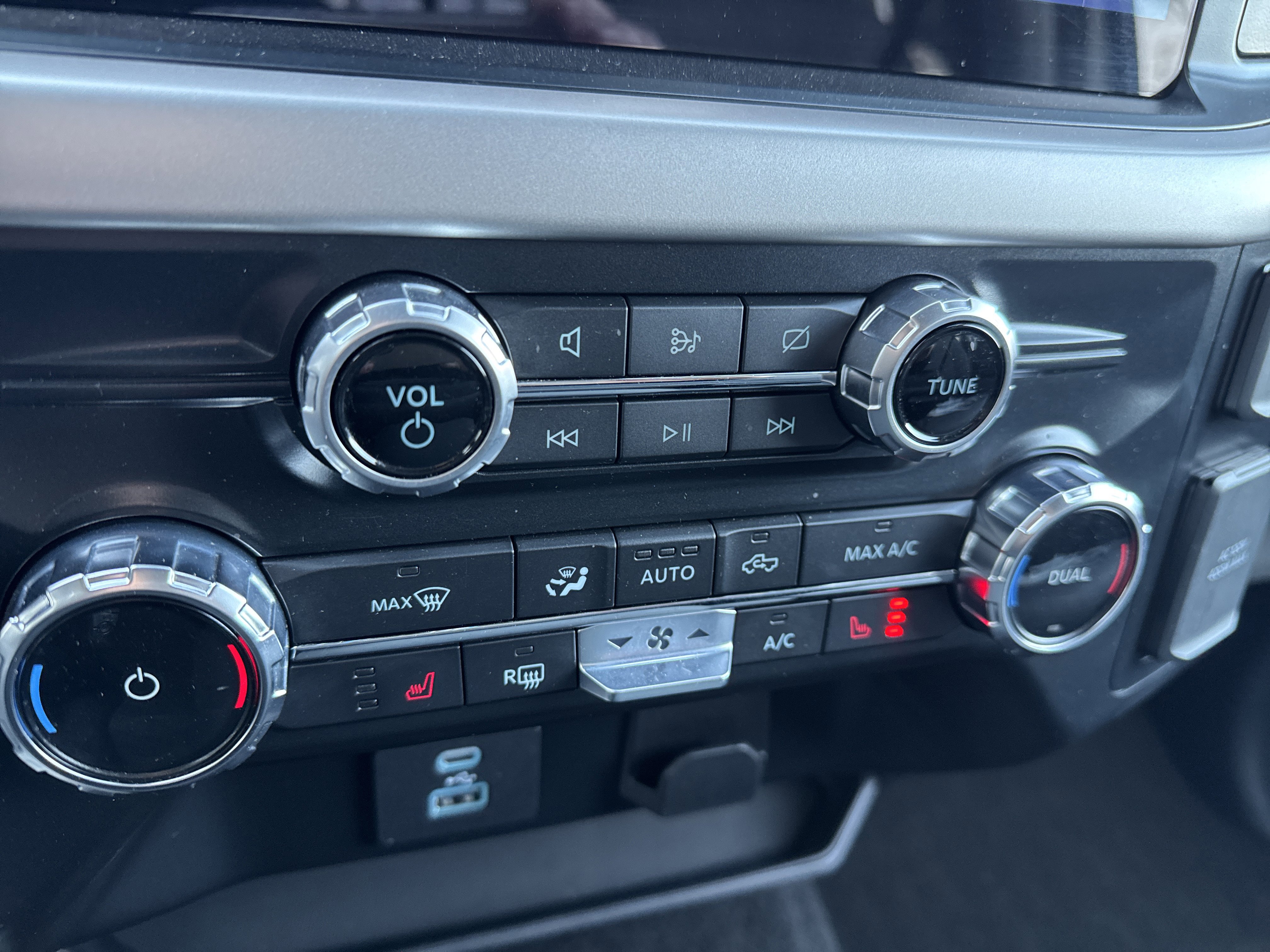 Certified 2022 Ford F150 XLT w/ Equipment Group 302A High image 17