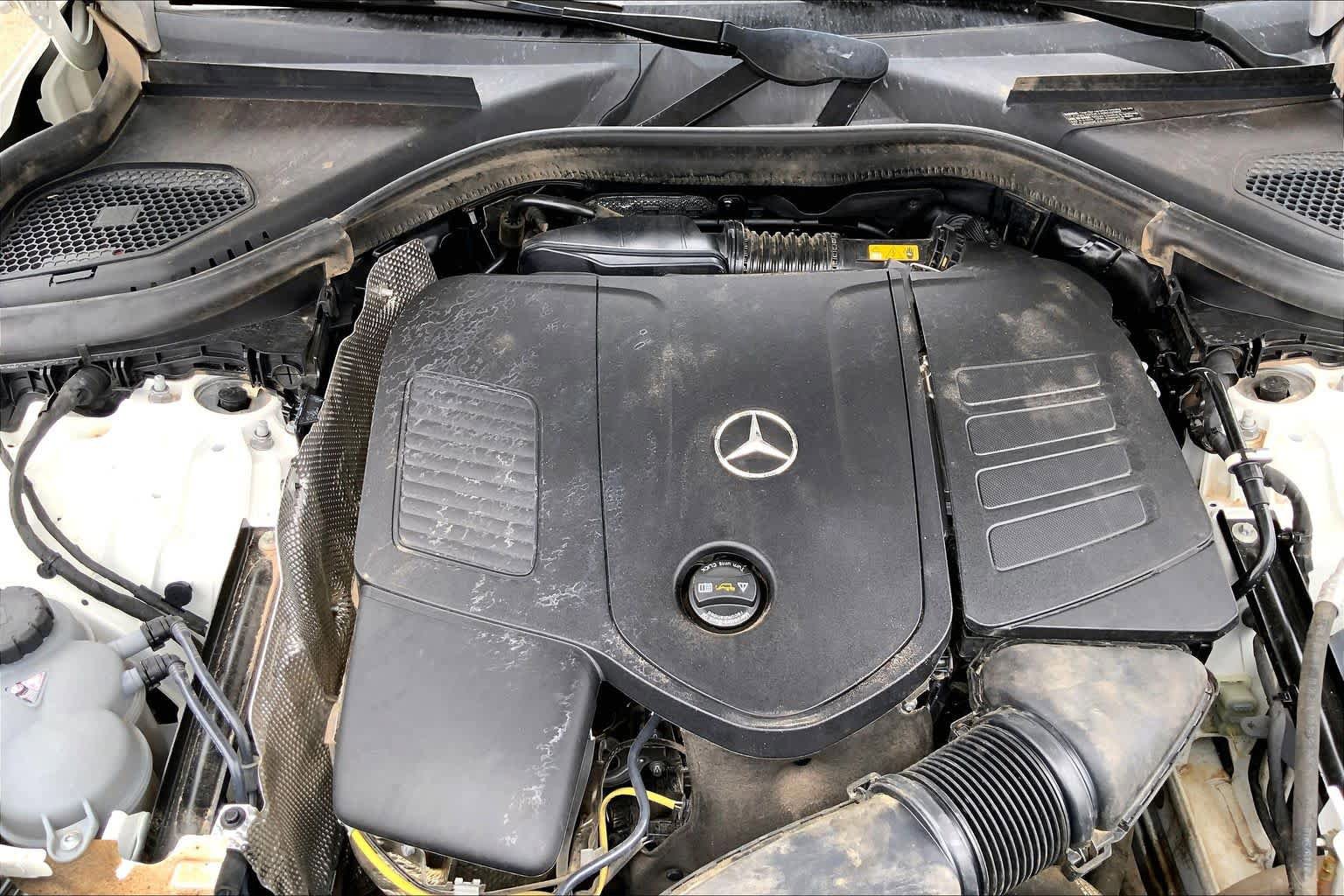 Used 2025 Mercedes-Benz GLC 300 4MATIC image 32
