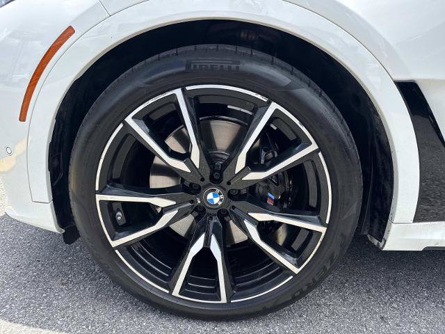 Used 2022 BMW X7 xDrive40i w/ M Sport Package AWD/4WD image 9