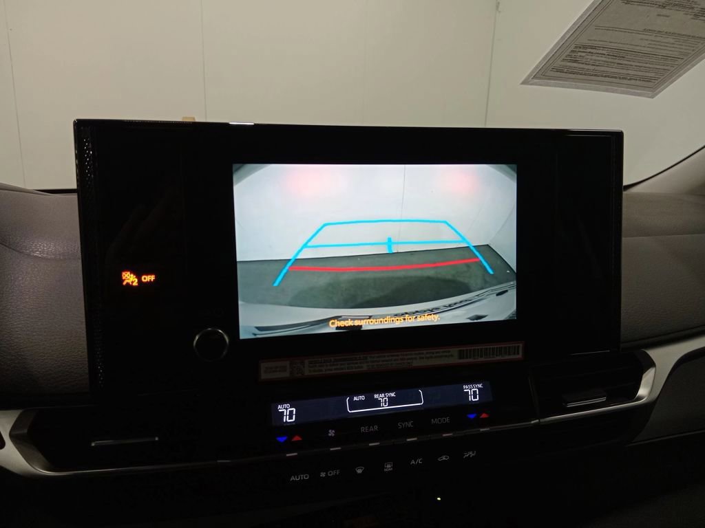 Used 2025 Toyota Sienna LE image 19