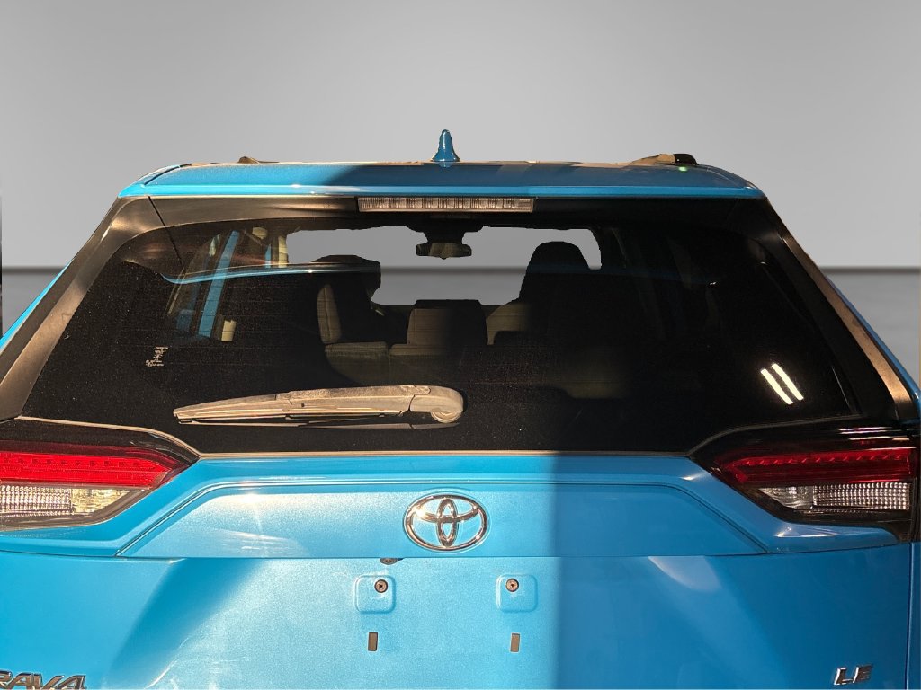 Used 2019 Toyota RAV4 LE AWD/4WD image 18