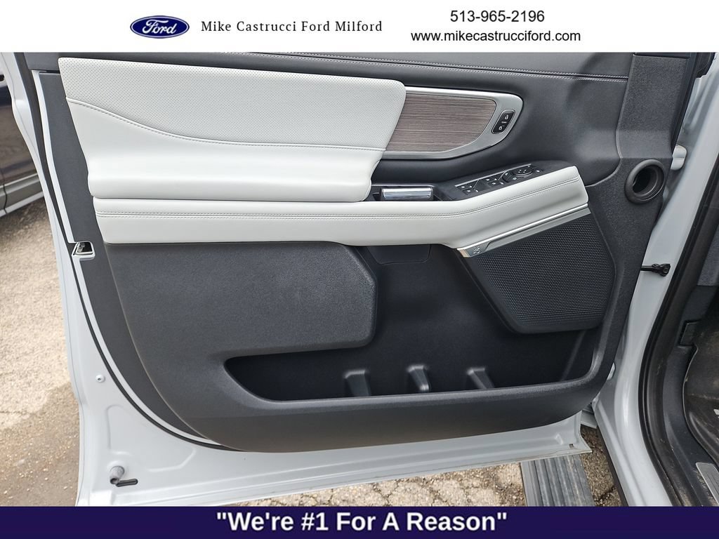 Certified 2025 Ford Expedition Platinum w/ Platinum Ultimate Package AWD/4WD image 25