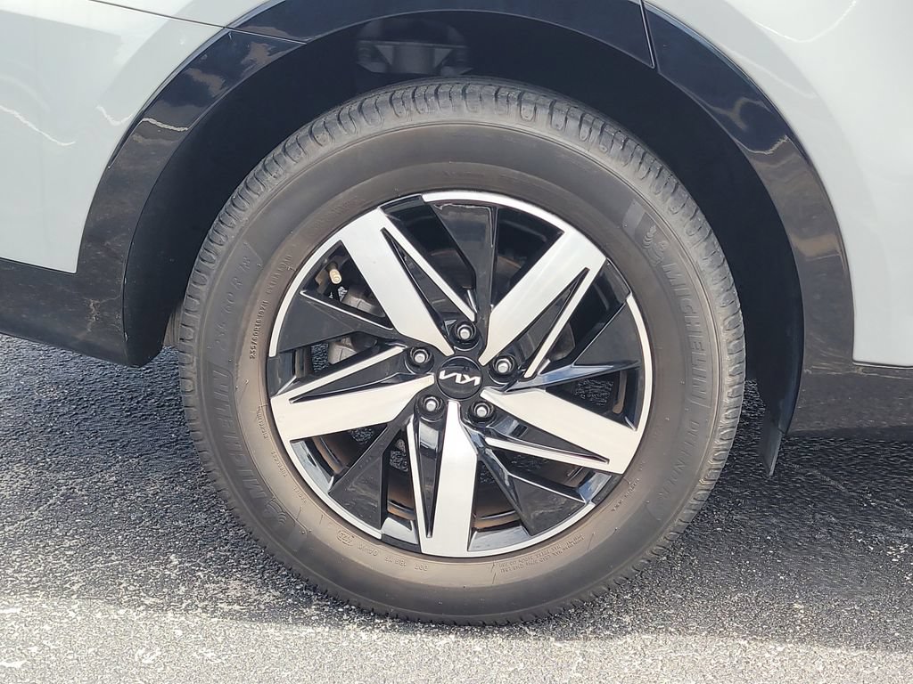 Used 2022 Kia Sorento EX w/ Panoramic Sunroof Package FWD image 5