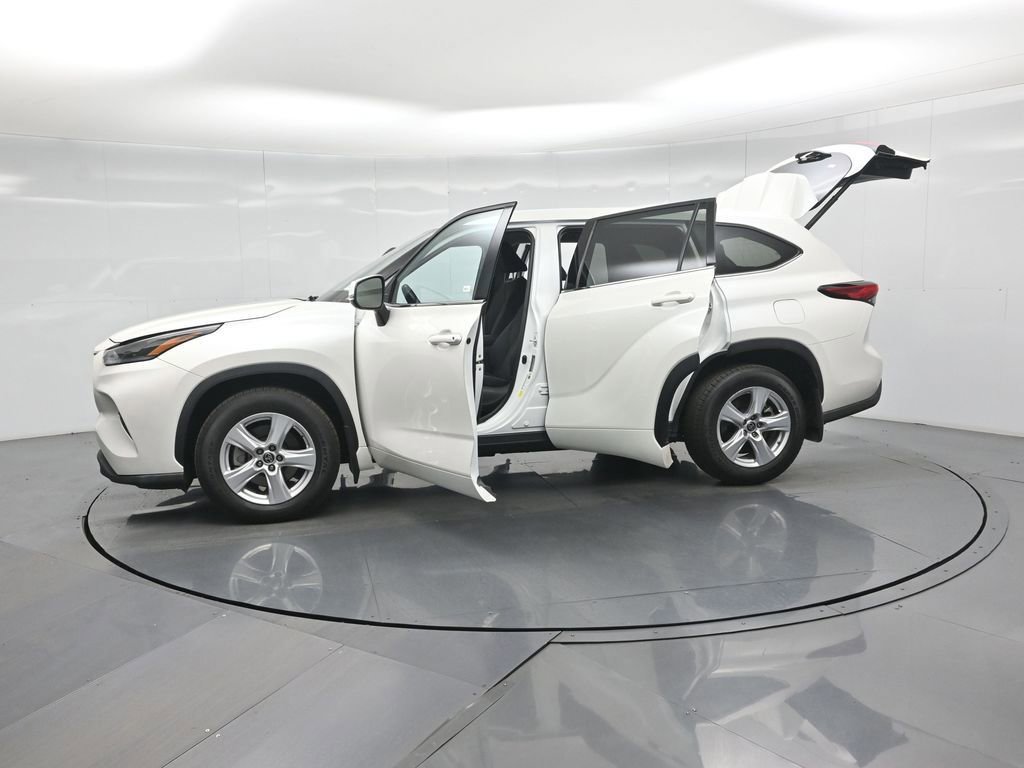 Used 2021 Toyota Highlander LE image 57