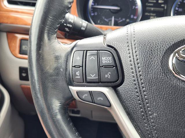 Used 2019 Toyota Highlander Limited Platinum FWD image 27