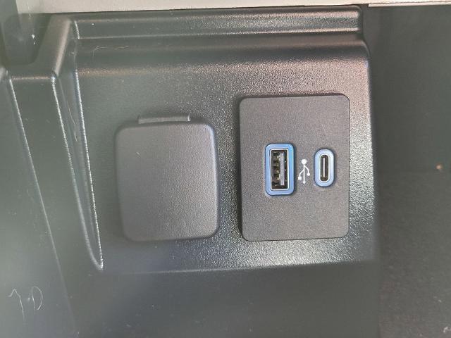 Certified 2022 Ford Explorer XLT RWD image 21