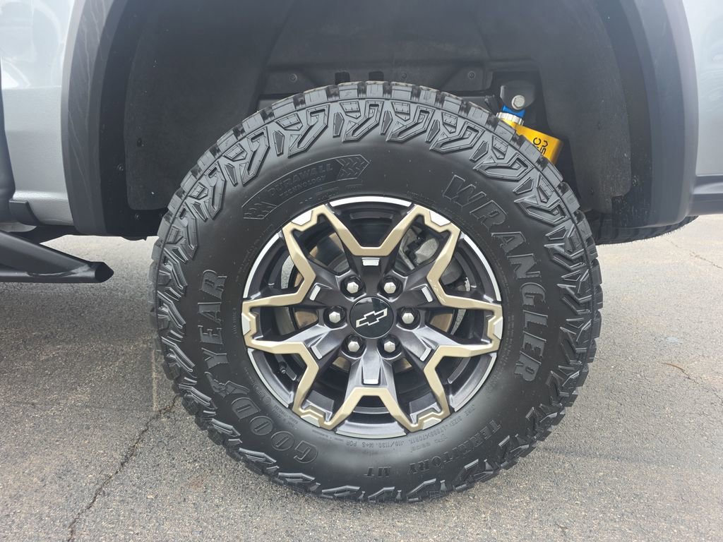 Used 2024 Chevrolet Colorado ZR2 w/ Technology Package image 16