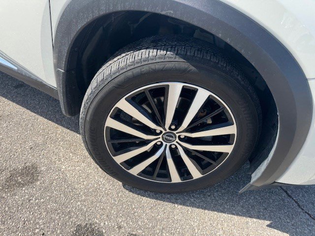 Used 2024 Nissan Pathfinder Platinum image 40