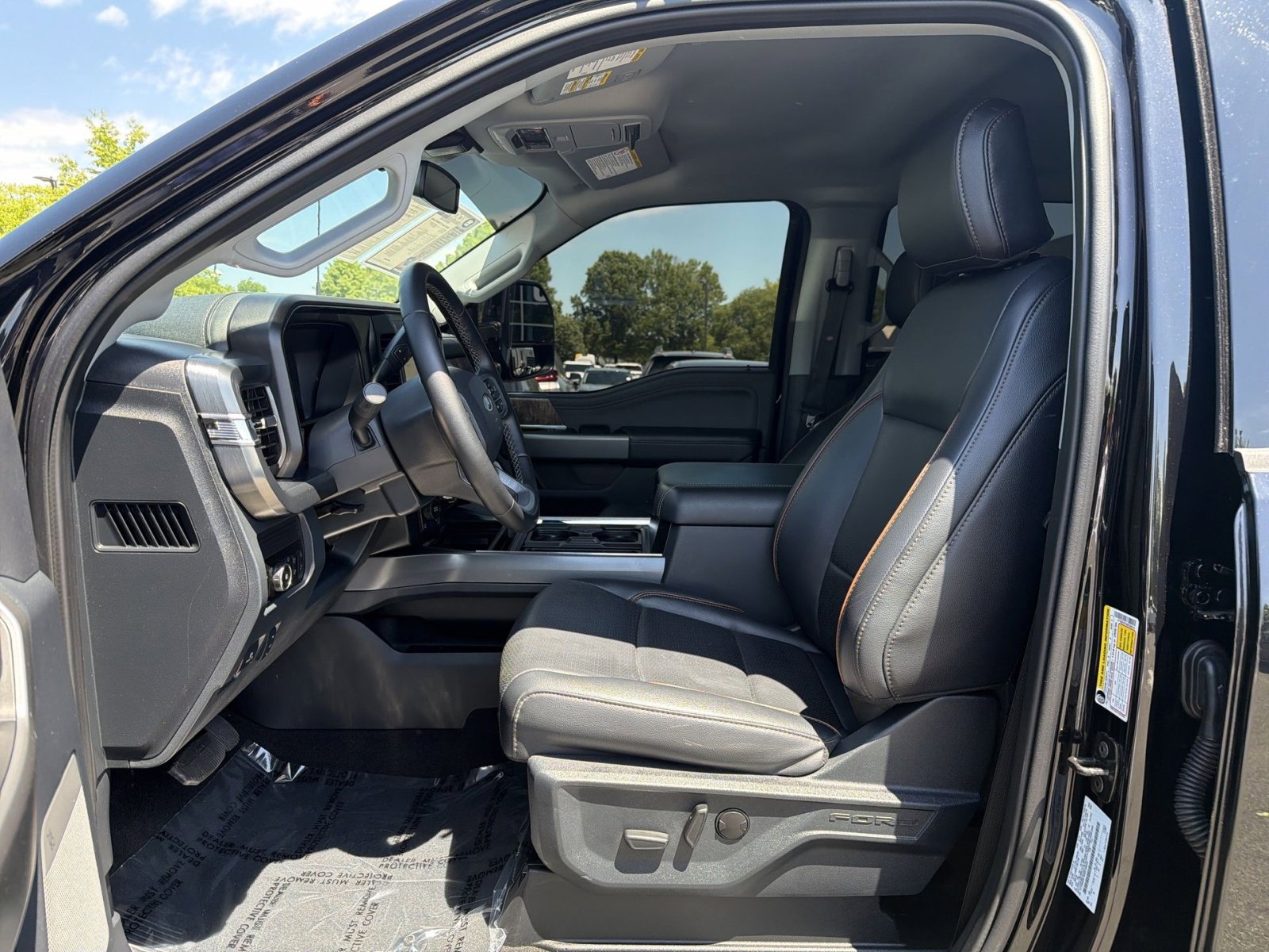 Certified 2025 Ford F250 Lariat w/ Black Appearance Package AWD/4WD image 27
