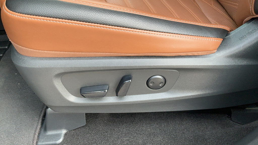 Used 2024 Nissan Pathfinder Platinum FWD image 19