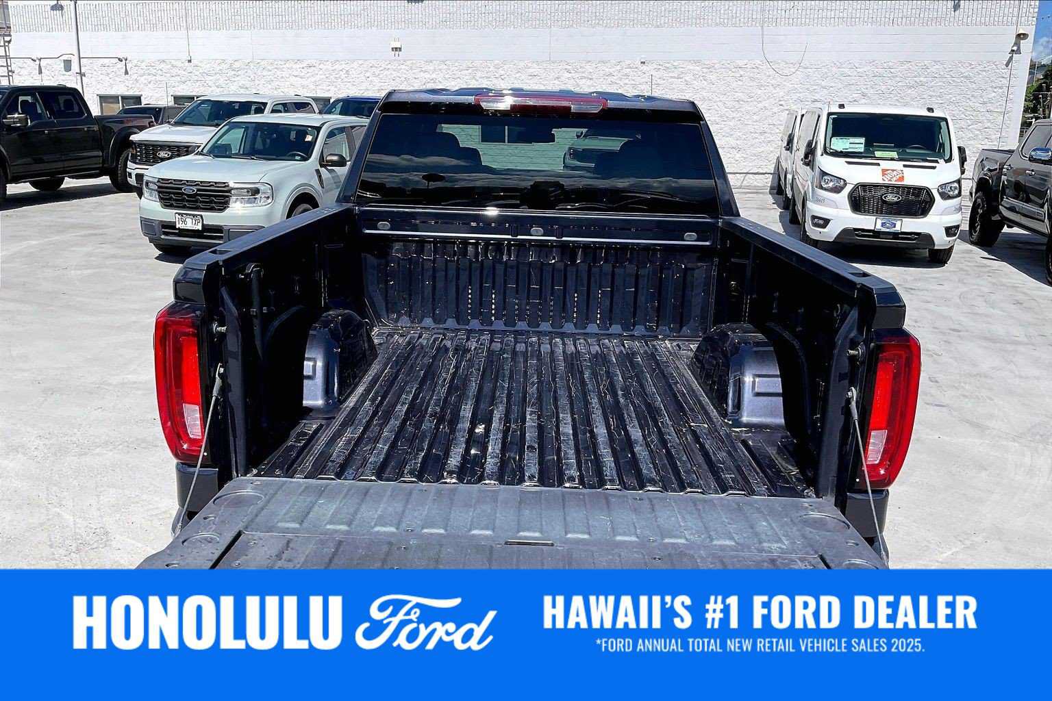 Used 2025 GMC Sierra 1500 SLT AWD/4WD image 18