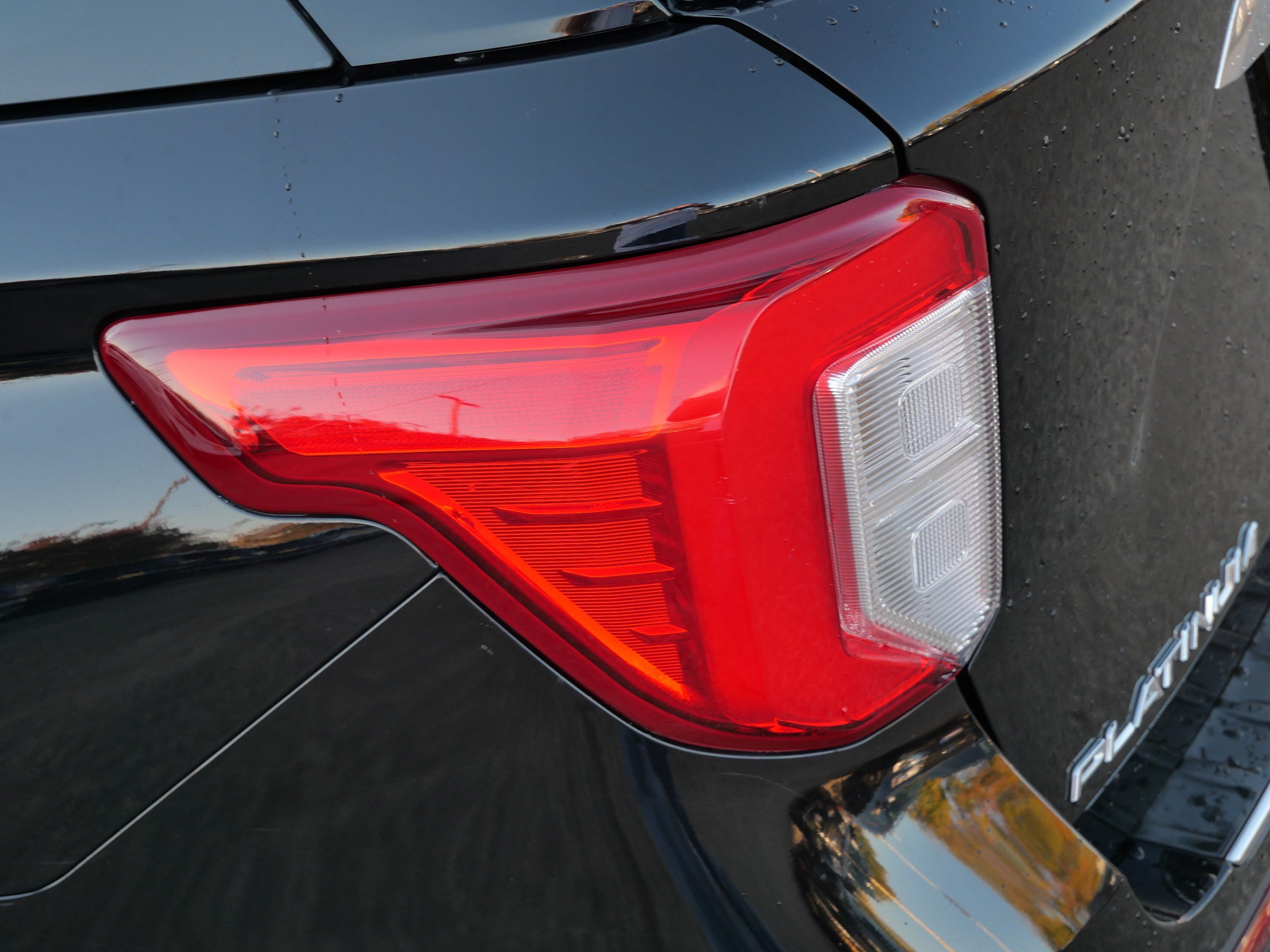 Certified 2020 Ford Explorer Platinum w/ Premium Technology Package AWD/4WD image 17