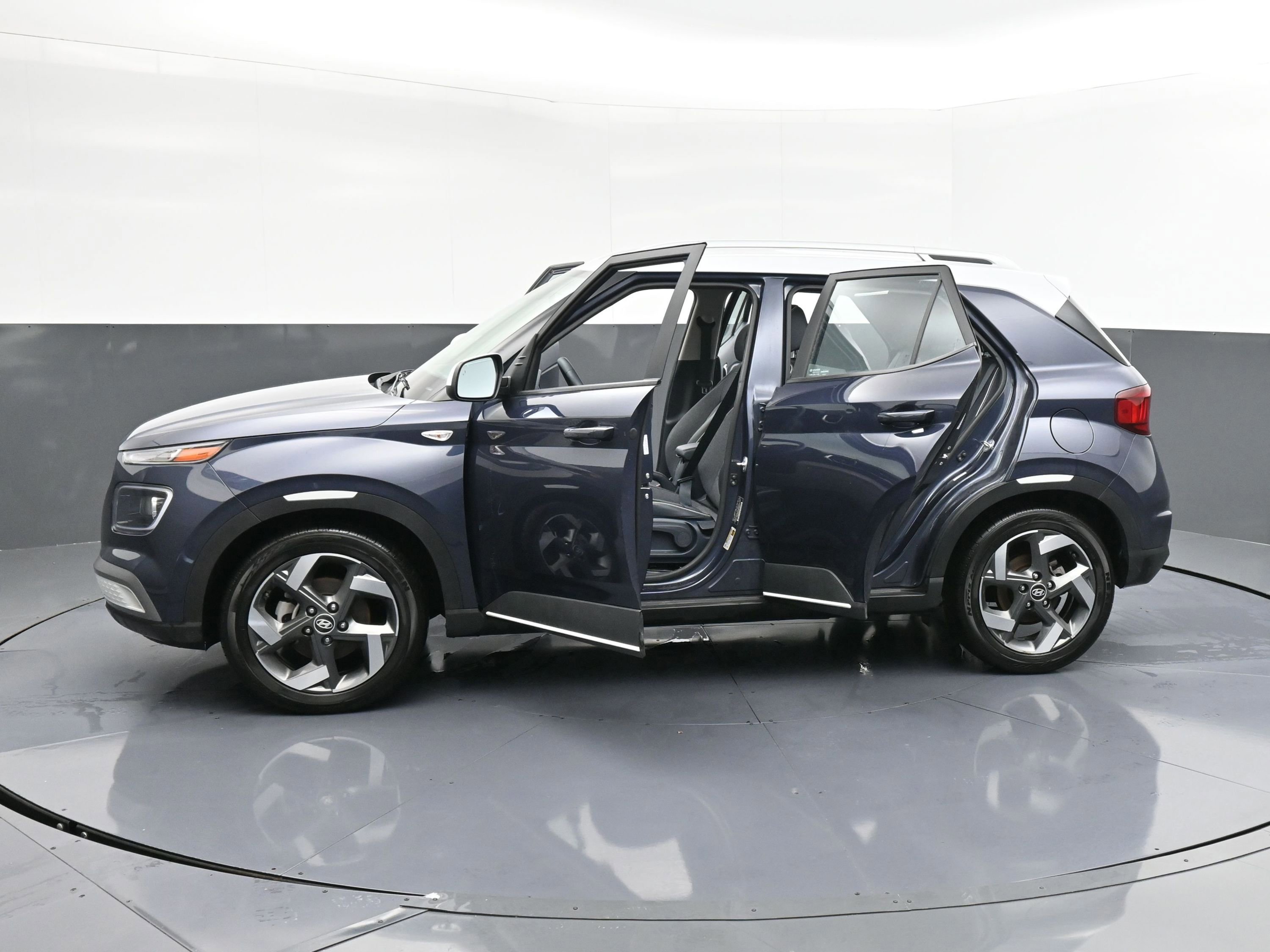 Used 2023 Hyundai Venue Limited w/ Cargo Package image 40