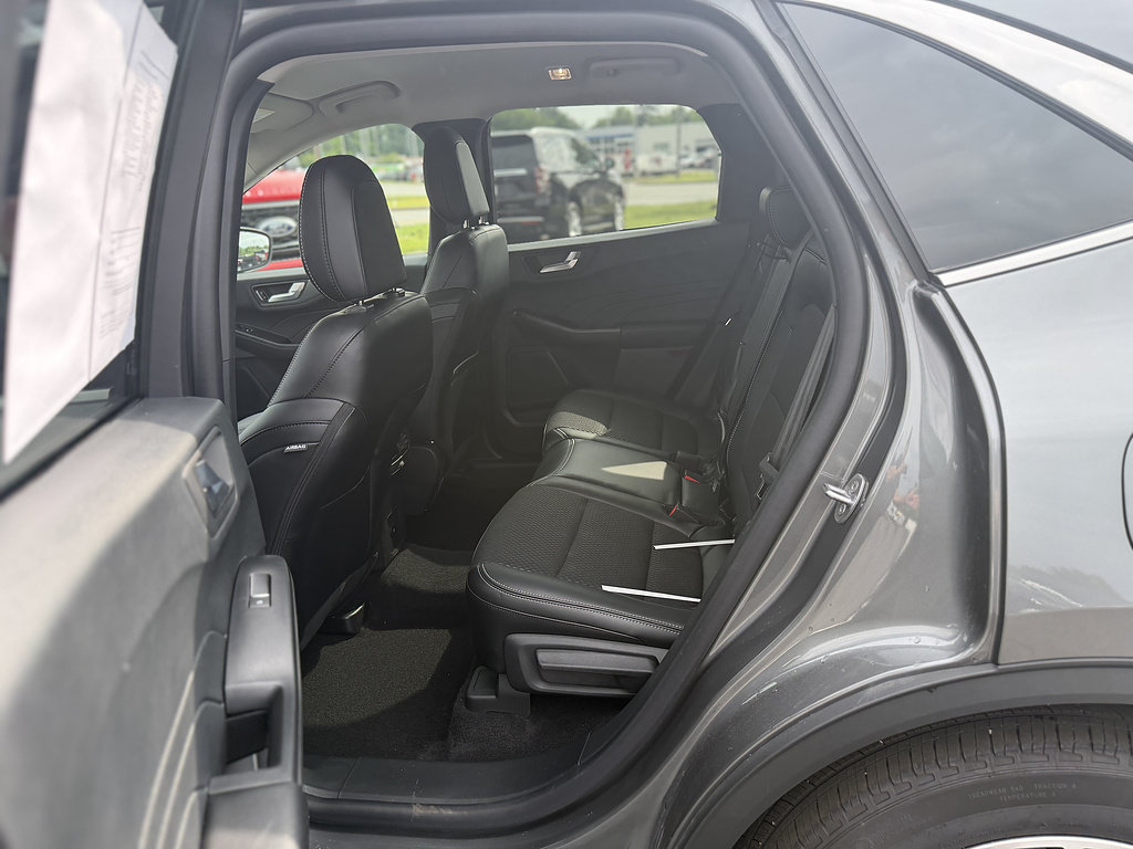 Certified 2025 Ford Escape SE w/ Class II Trailer Tow Package FWD image 11