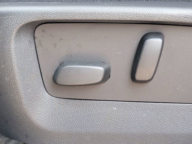 Used 2023 Buick Envision Essence image 3