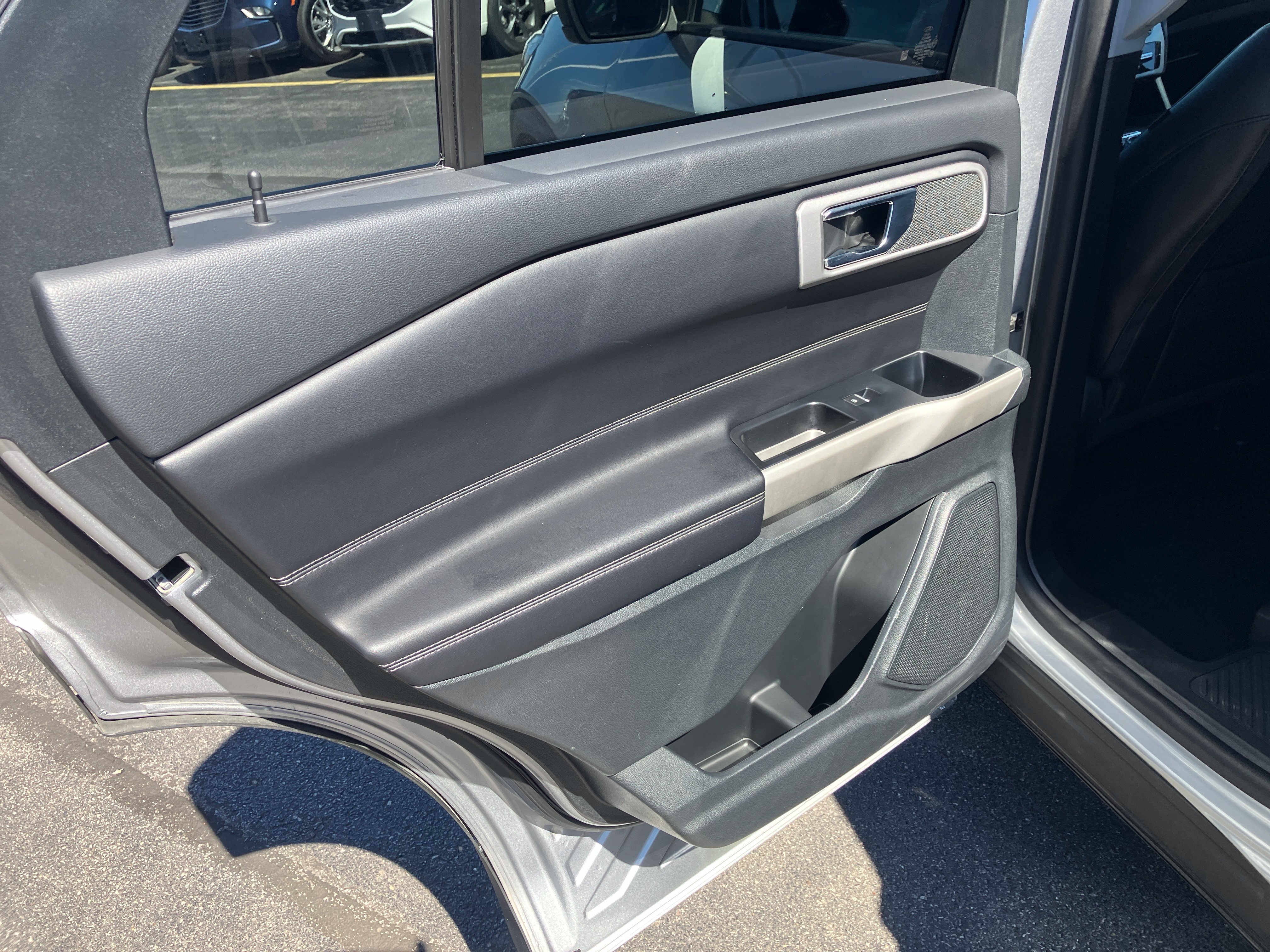 Certified 2021 Ford Explorer XLT w/ Equipment Group 202A AWD/4WD image 13
