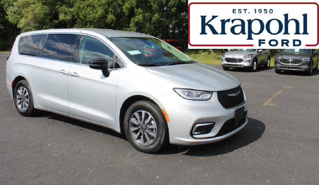 Used 2024 Chrysler Pacifica Limited