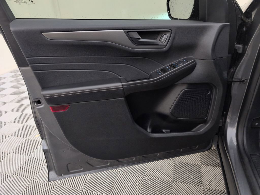Certified 2025 Ford Escape Active FWD image 28