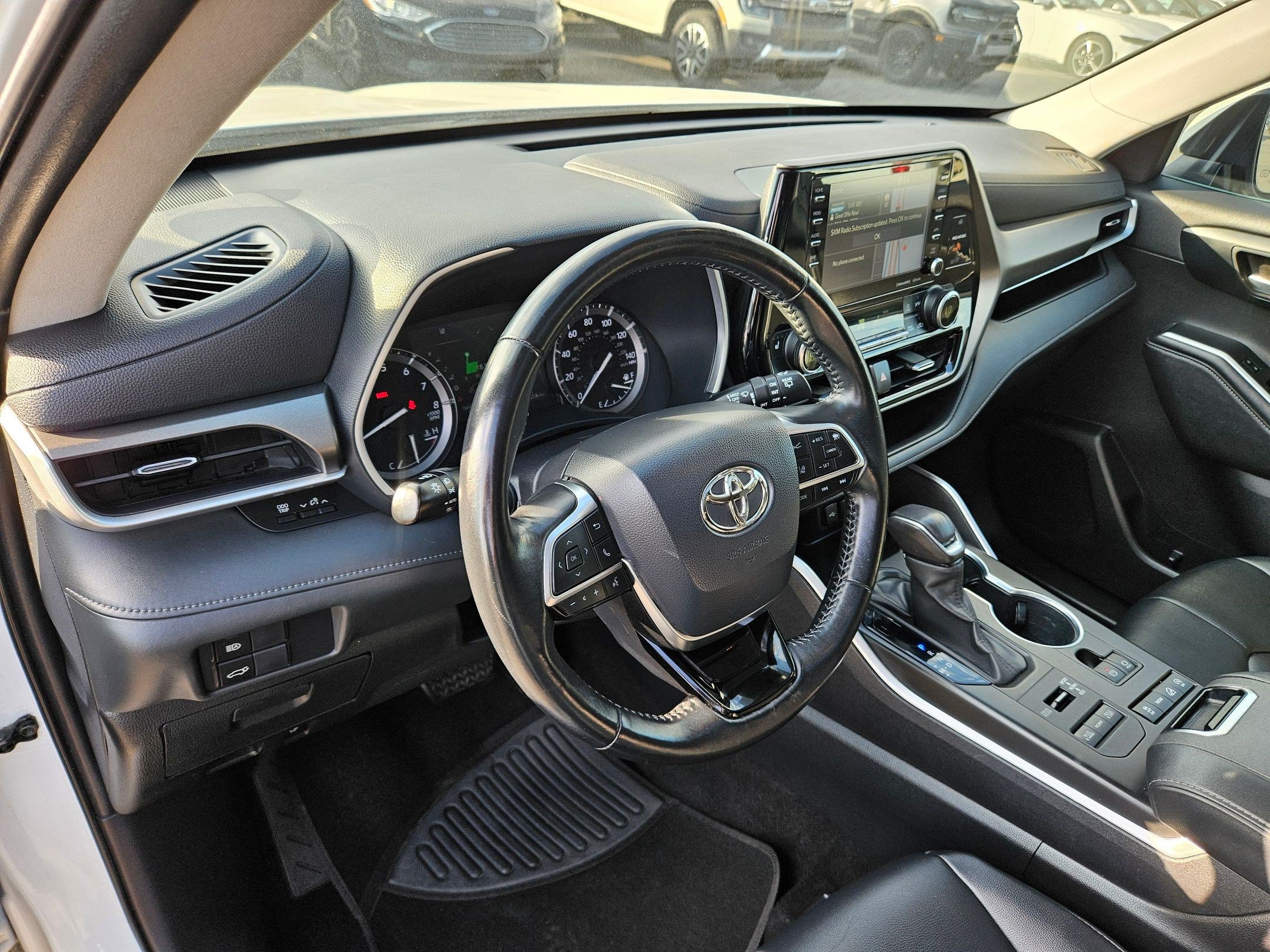Used 2020 Toyota Highlander XLE AWD/4WD image 25