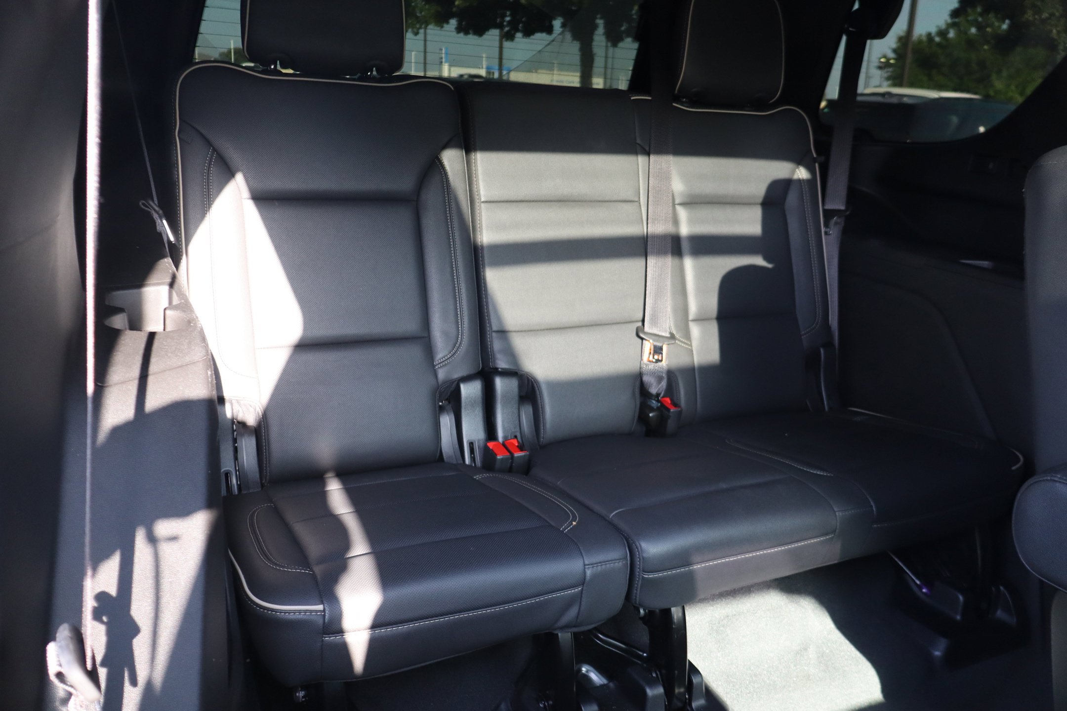 Used 2023 GMC Yukon SLT AWD/4WD image 27